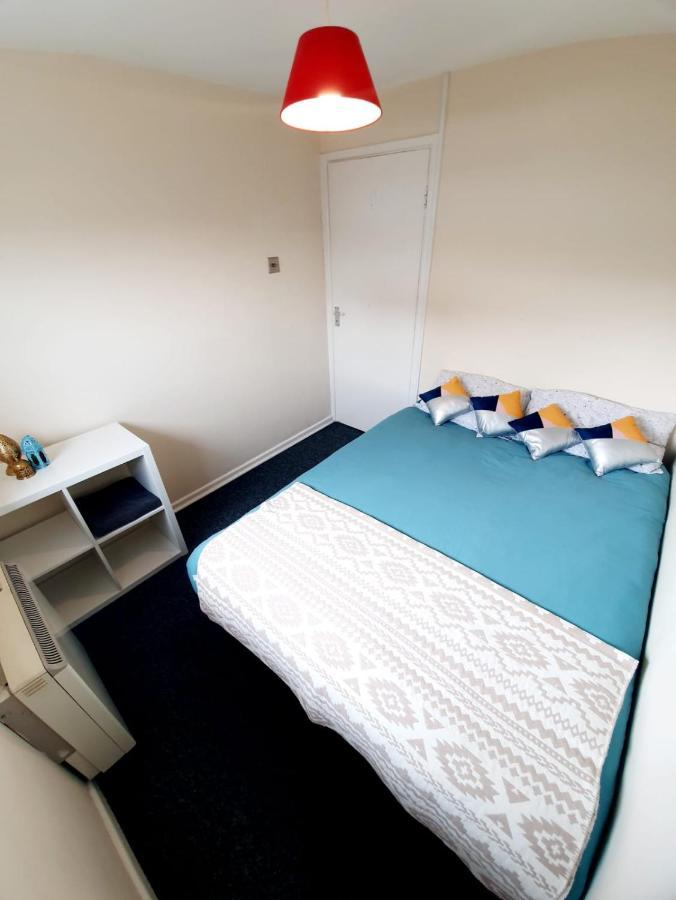 Rayleigh Town Centre 3 Bedroom Apartment Luaran gambar