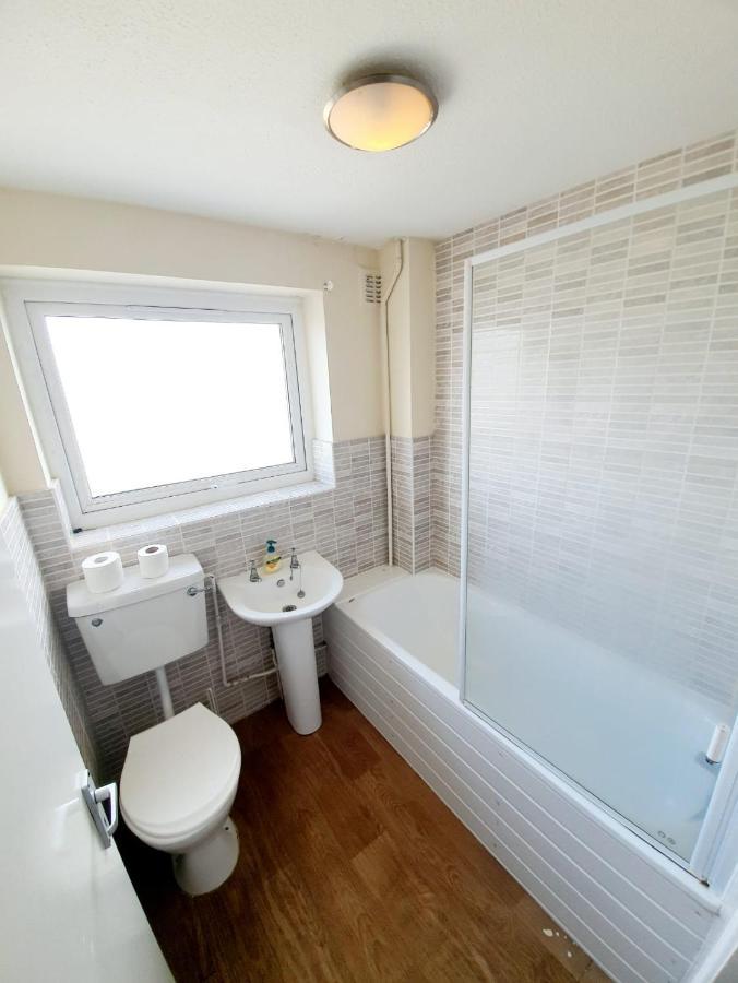 Rayleigh Town Centre 3 Bedroom Apartment Luaran gambar
