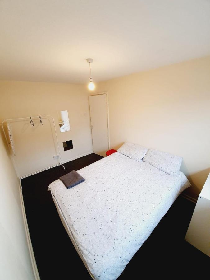 Rayleigh Town Centre 3 Bedroom Apartment Luaran gambar